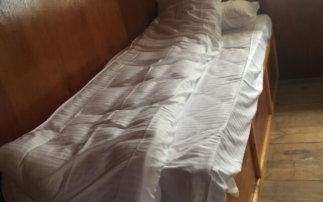 Tribeni Lodge Restaurant And Bar