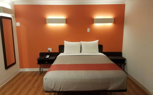 Motel 6 Cranbrook, BC