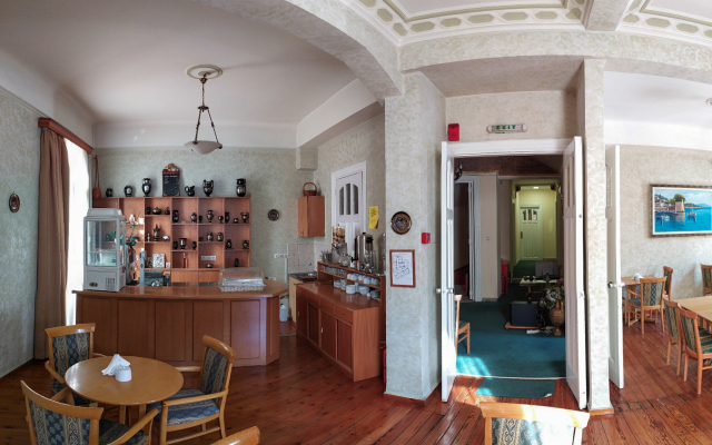 Cecil Hotel