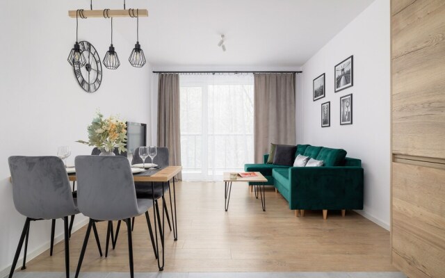 Apartament Otoczony Zielenią by Renters