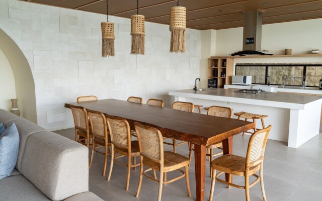 JadenHill CityView 8BR Villa Heated Pool+Movieroom