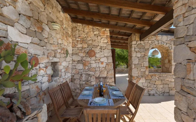 1679 Villa Mila in Torre Vado