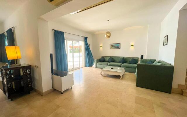 Luxury 4 bedroom villa with a heated pool