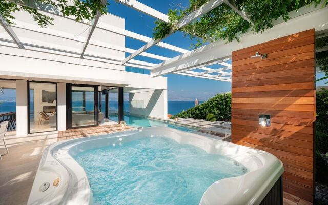Luxury Villa Dominus With Swimming Pool