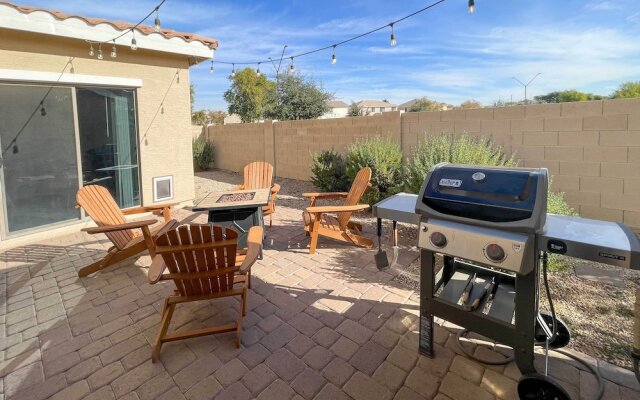 Goodyear Escape w/ Grill: Community Pool Access!