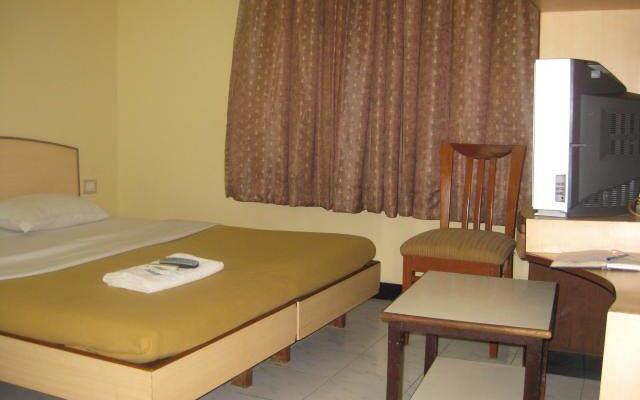 Hotel Manas Residency