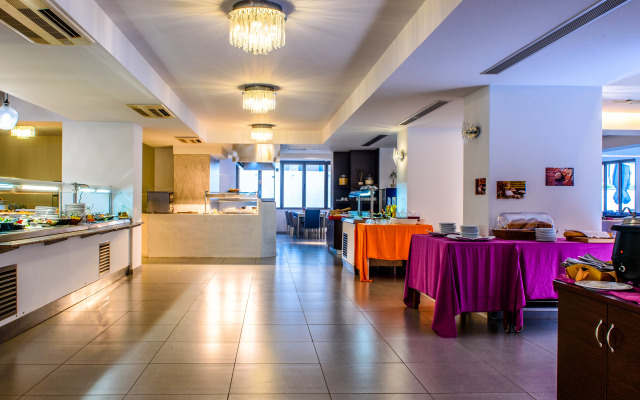 Lagomandra Beach Hotel and Suites