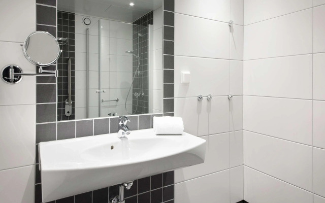 Park Inn by Radisson Oslo Airport Hotel West