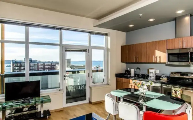 Space Needle Apartment