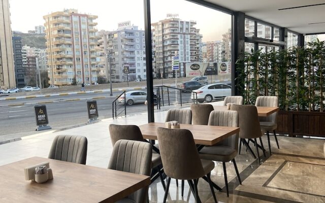 Arad Otel