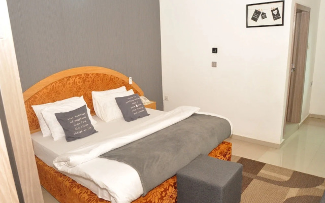 Ne-Yo Hotel and Suites