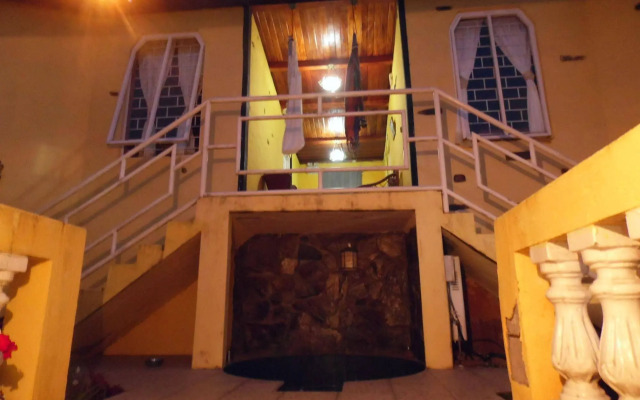 La Casa Amarilla