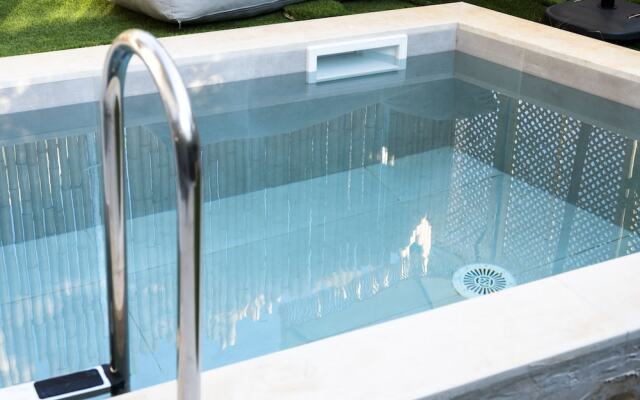 Theros Suites