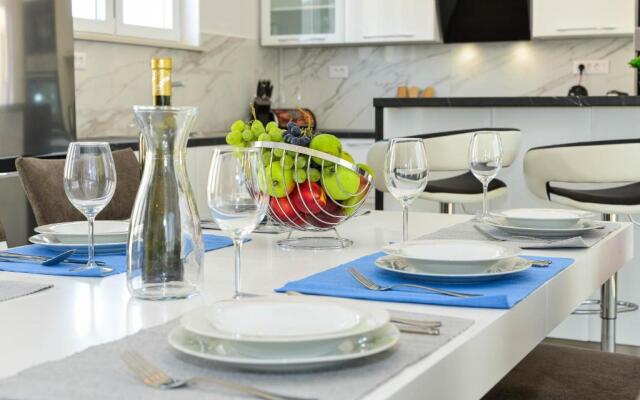 Luxury villa with pool near the beach 2