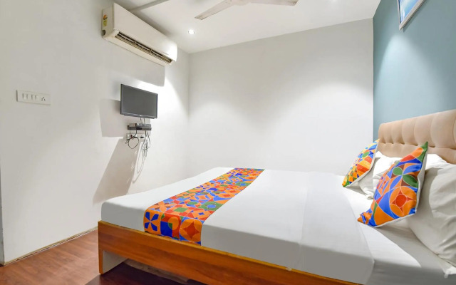 OYO Flagship 70029 Nidhivan Hotel And Rooms