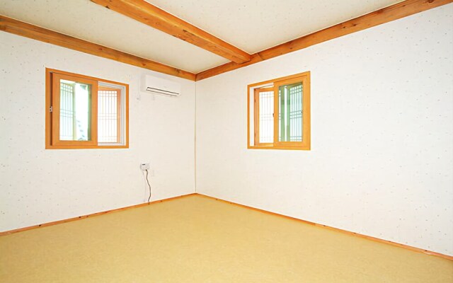 Gyeongju Hanok Pen Town Pension
