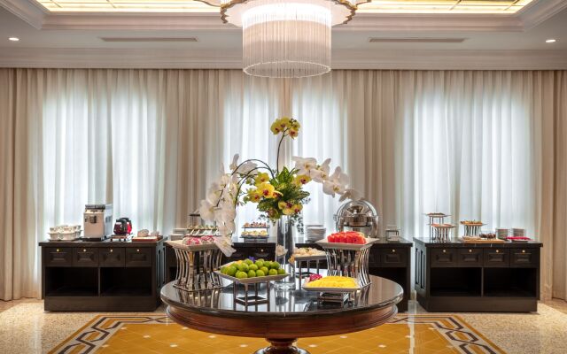 Silk Path Grand Hue Hotel