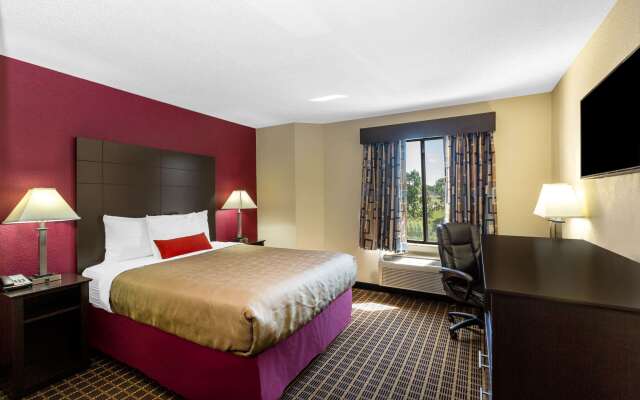 Baymont Inn & Suites by Wyndham Mukwonago