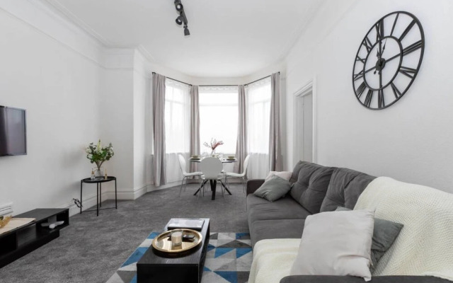 Peaceful and Light 1 Bedroom Flat in Kilburn