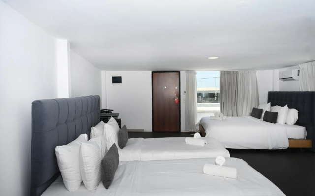 Kosmoplaz Beach Hotel