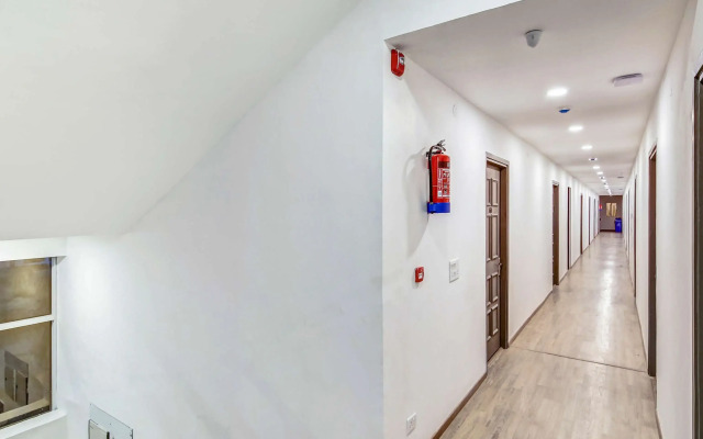 OYO Townhouse 70 Maula Ali Rd Knowledge Park III