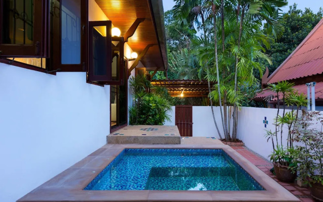 Blissful Jacuzzi Living at Villa Nikkie2