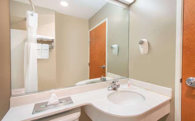 Microtel Inn & Suites by Wyndham Hazelton/Bruceton Mills