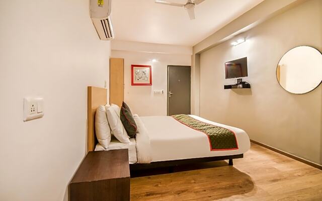 OYO Townhouse 263 Hotel Luxurs Shri Gopal Nagar