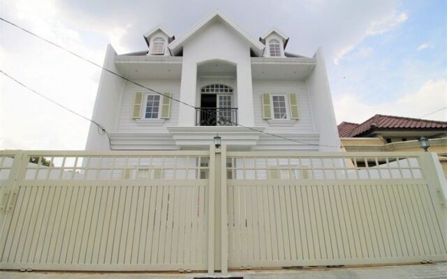 RedDoorz @ Meruya Selatan
