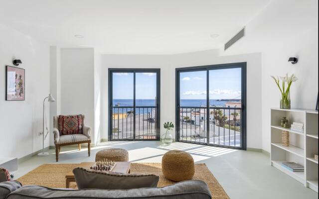 Design house with roof terrace ocean views