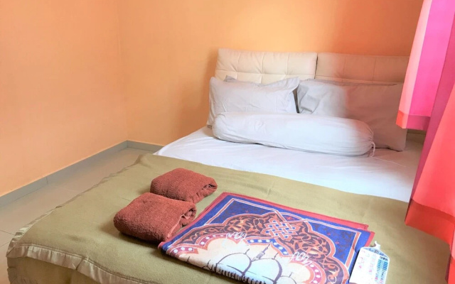 Casa Azlinda Muslim by Oyo Rooms