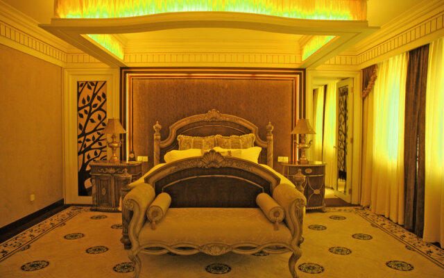 Zhiyin Lotus Lake Hotel