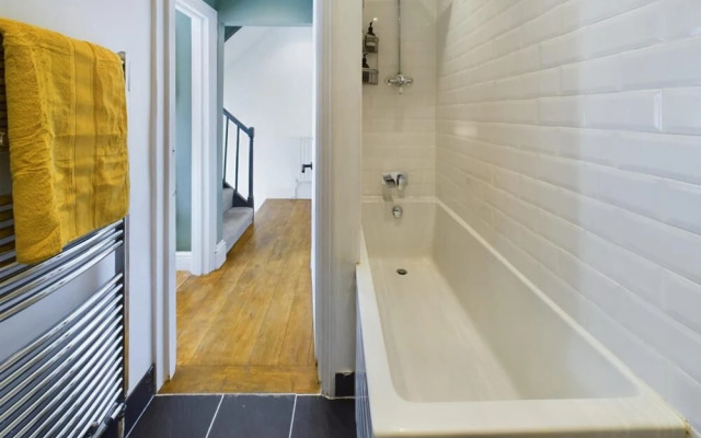 The Dalston Hideout Captivating 2bdr Flat