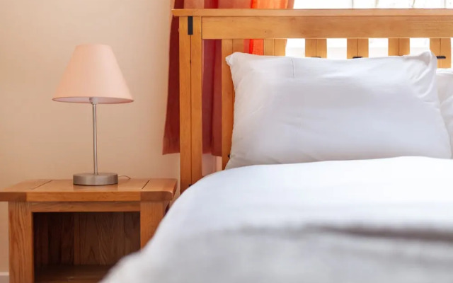 Spacious 3-bed flat by popular Waterloo