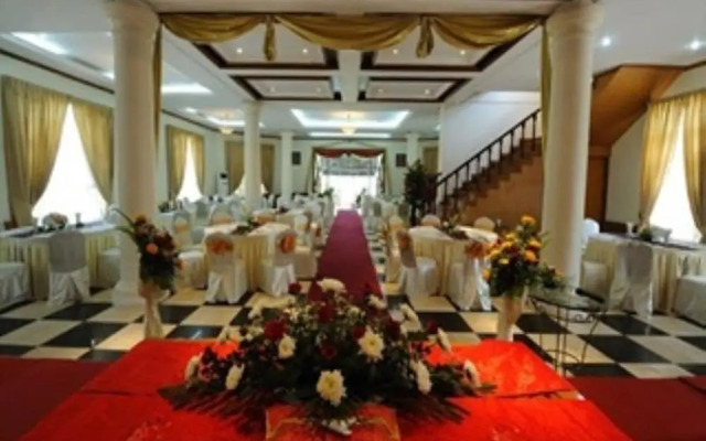 Royal Reward Resort
