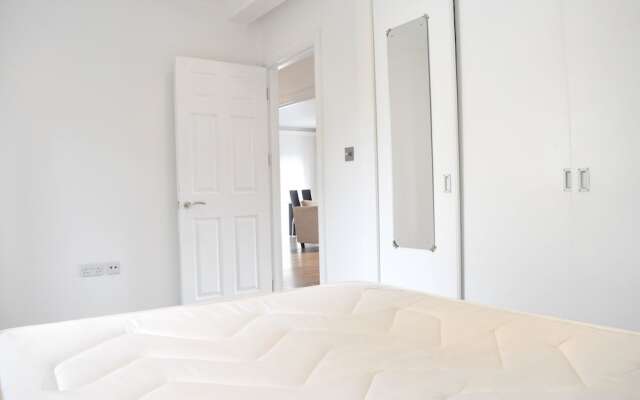 Spacious Contemporary 2 Bedroom Flat Near Camberwell