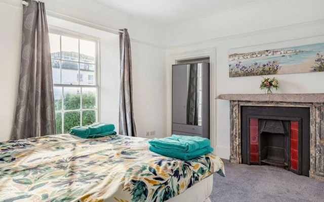 Lovely Period Villa Sleeps 8 Resting in Torquay