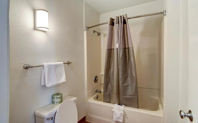 Motel 6 Euless, TX - Dallas
