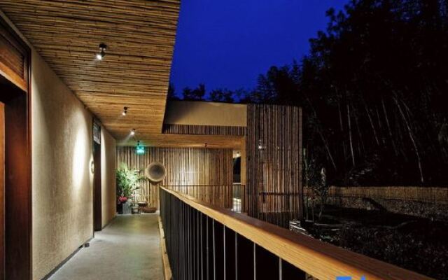 Qianlu Xiangju Hostel