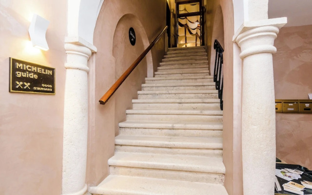 Two Stars Two Beds Downtown Apartment