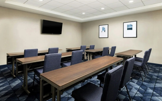 Holiday Inn Hotel Woodland Hills (Warner Ctr)