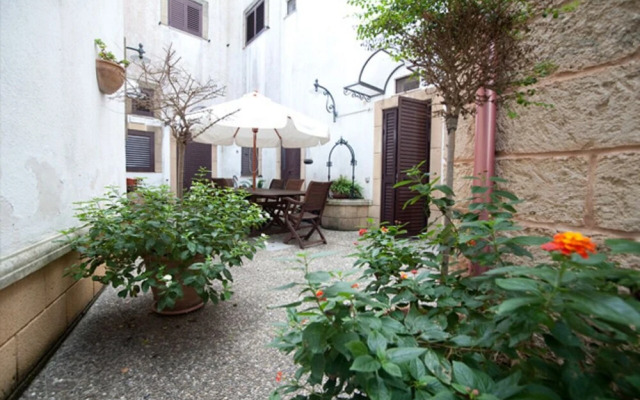 Dimora Tipica Specchia