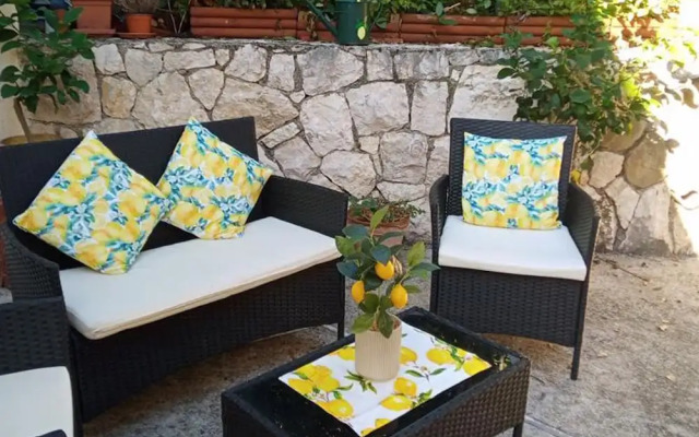 Stunning 3-bed House in Gallinaro, Aircon and Pool