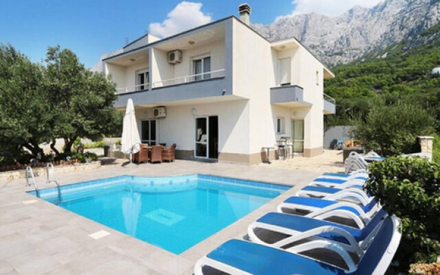 Holiday house Sandra - with pool : Makarska. Riviera Makarska