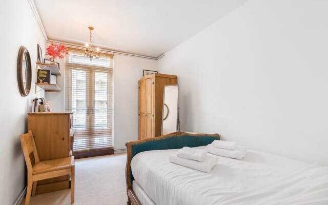 Cosy 1 Bedroom Flat in Quiet Wapping