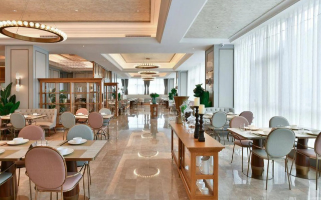 Mercure Yibin Port