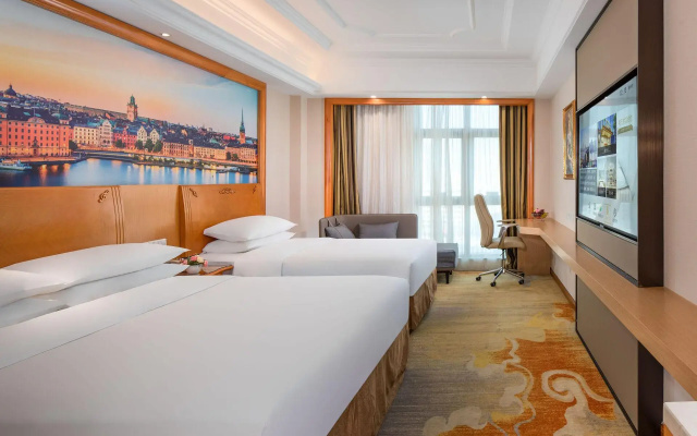 Vienna International Hotel (Maoming High-speed Railway Station)