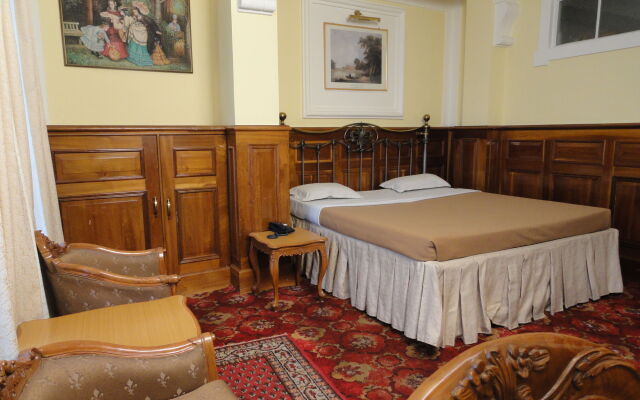 The New Castle Hotel