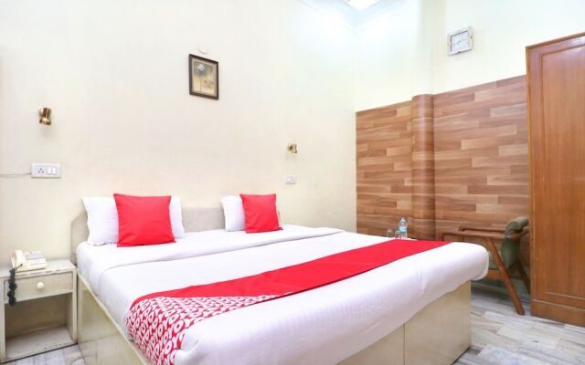 OYO 24073 Hotel Hari Darshan