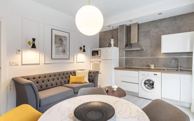 Central stylish and elegant 1 & 2 BR apartment II